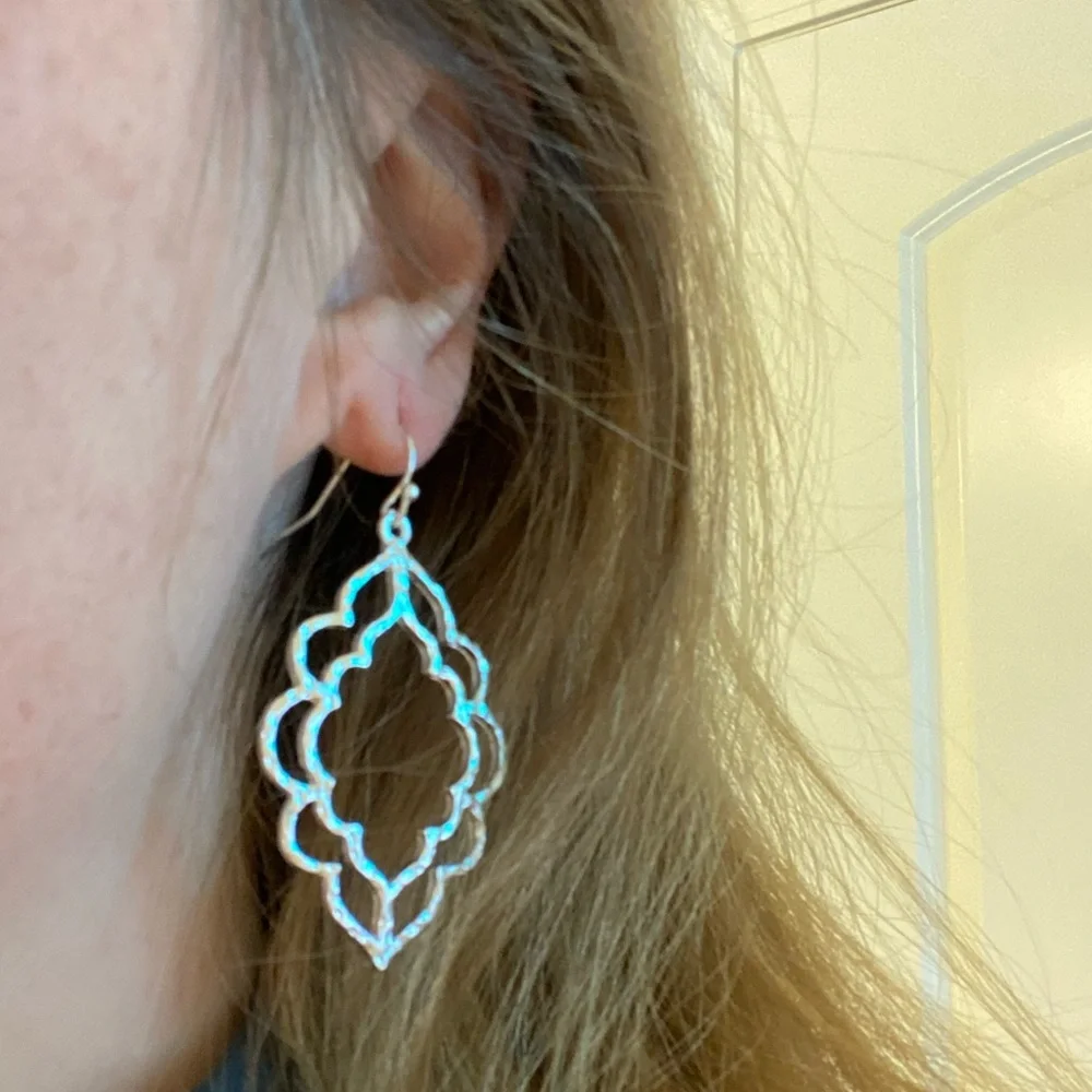 NEW!๐๐GORGEOUS! DROP EARRINGS!๐๐MOROCCAN INSPIRED DESIGN! SILVER TONE! LOVE! - Picture 2 of 6
